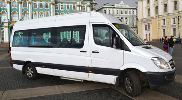 Микроавтобус с подъёмником для инвалидов в СПб